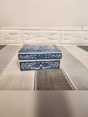 Antique Chinoiserie Blue And White Ceramic Tea Caddy Trinket Jewelry Box W Lid